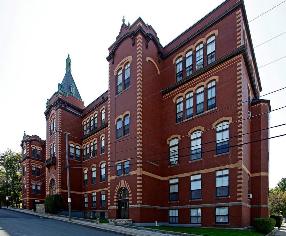 Chateau Clare Apartments